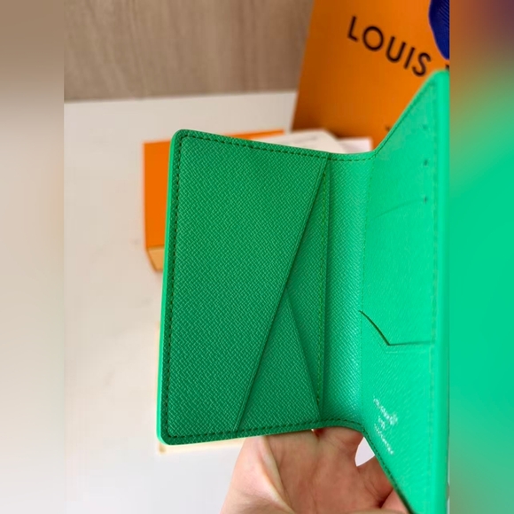 Louis Vuitton Pocket Organizer - Picture 6 of 8